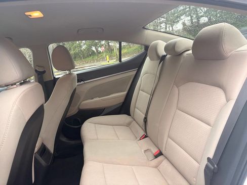 Used 2017 Hyundai Elantra SE image 15