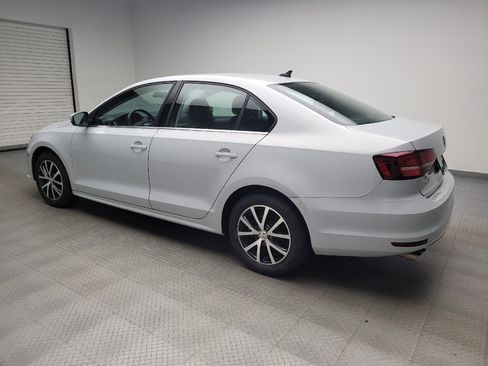 Used 2017 Volkswagen Jetta SE FWD image 3