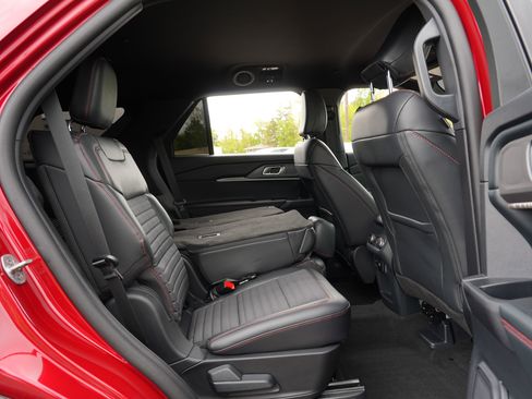 Used 2025 Ford Explorer ST-Line w/ Premium Package AWD/4WD image 33