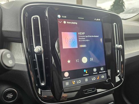 Certified 2025 Volvo XC40 B5 Core w/ Protection Package Premier image 31