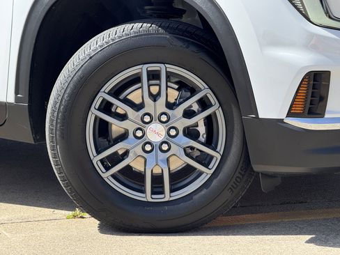 Used 2025 GMC Acadia Elevation image 3