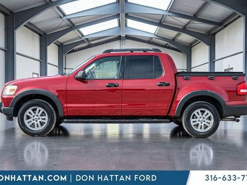 Used 2010 Ford Explorer Sport Trac XLT image 2