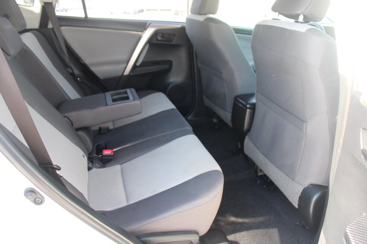 Used 2015 Toyota RAV4 LE FWD image 17