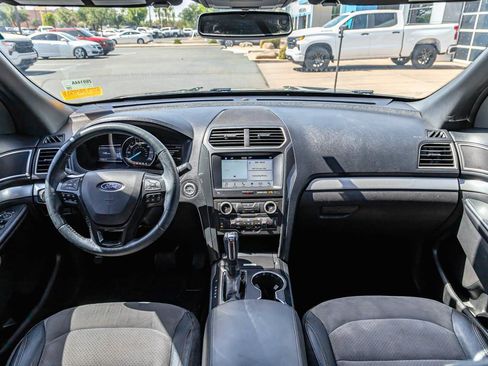 Used 2017 Ford Explorer XLT w/ Equipment Group 202A AWD/4WD image 10