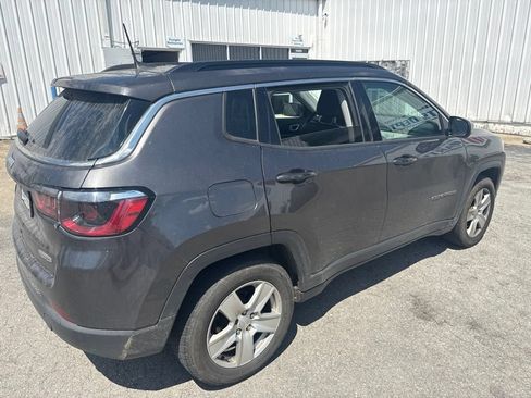 Used 2022 Jeep Compass Latitude w/ Sun and Sound Group AWD/4WD image 3