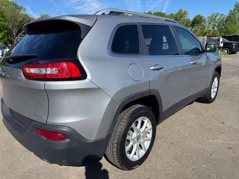 Used 2014 Jeep Cherokee Latitude w/ Cold Weather Group AWD/4WD image 11