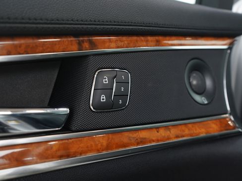 Used 2019 Lincoln Nautilus Reserve image 22