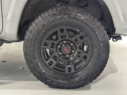 Used 2020 Toyota Tacoma SR5 RWD image 26
