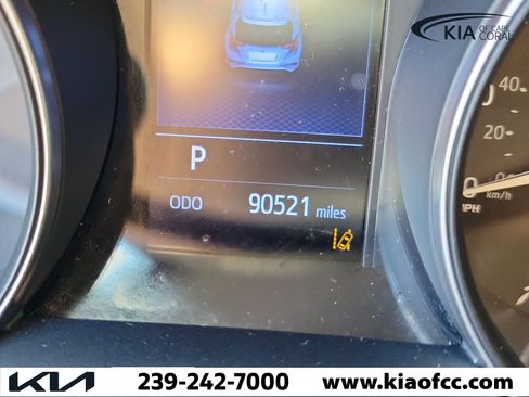 Used 2019 Toyota C-HR XLE FWD image 27