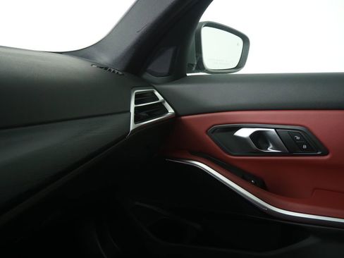 Certified 2025 BMW 330i Sedan image 31