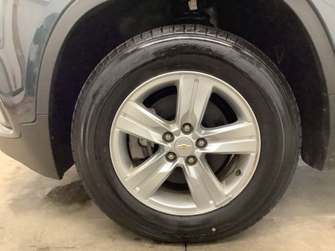 Used 2022 Chevrolet Trax LS w/ Tint and Cruise Package AWD/4WD image 24