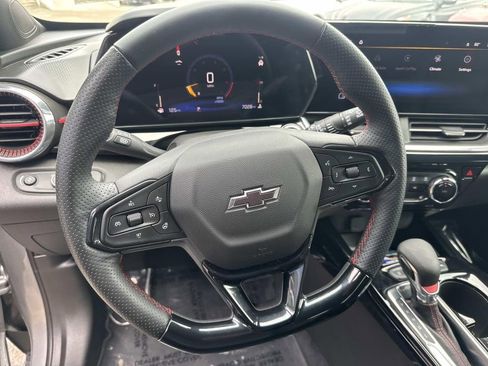 Used 2025 Chevrolet Trax RS w/ Driver Confidence Package FWD image 20