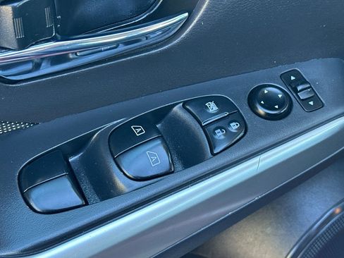 Used 2020 Nissan Kicks SV image 12