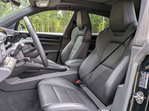 Certified 2025 Porsche Macan 4 Electric AWD/4WD image 5