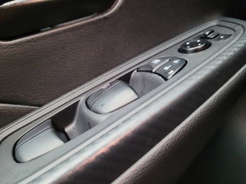 Used 2022 Nissan Versa S w/ Trunk Package FWD image 27