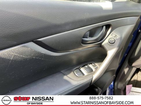 Used 2020 Nissan Rogue Sport S image 15