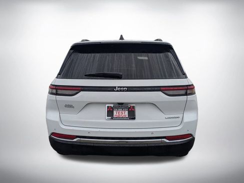 Used 2023 Jeep Grand Cherokee Laredo image 4