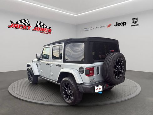 Used 2024 Jeep Wrangler Unlimited Sahara w/ Technology Group AWD/4WD image 7