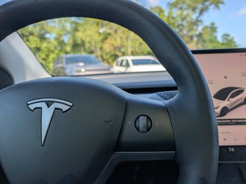 Used 2023 Tesla Model Y Long Range AWD/4WD image 24