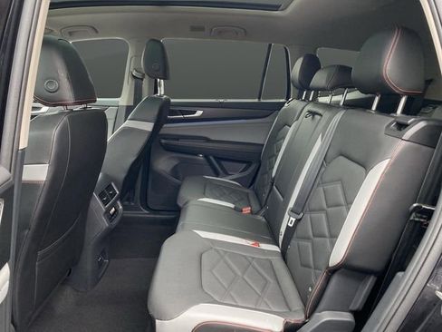 Used 2024 Volkswagen Atlas Peak Edition SEL image 31