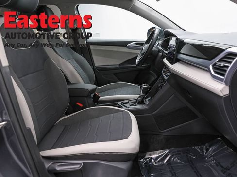 Used 2025 Volkswagen Taos SE AWD/4WD image 24