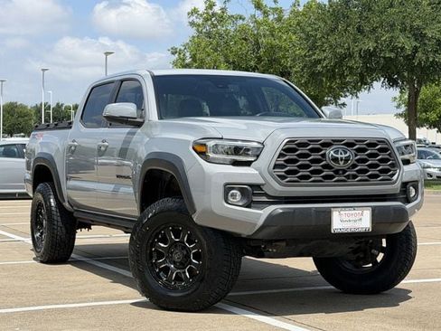 Used 2021 Toyota Tacoma TRD Off-Road w/ TRD Premium Off Road Package AWD/4WD image 2