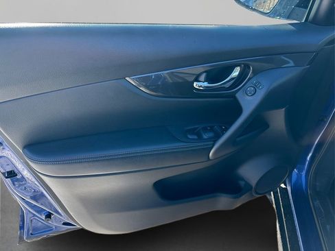 Used 2020 Nissan Rogue SV image 23