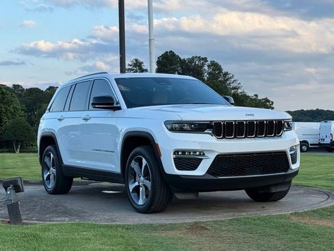 Used 2025 Jeep Grand Cherokee Limited w/ Trailer Tow Package AWD/4WD image 1