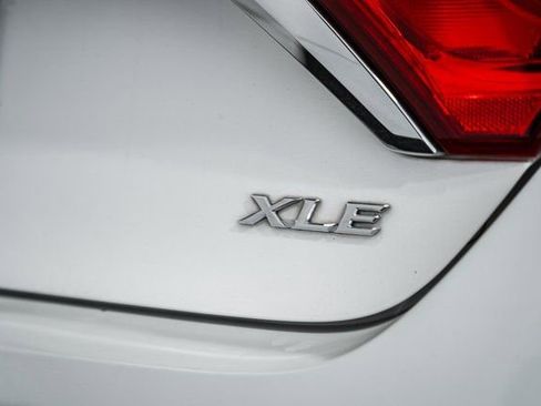 Used 2016 Toyota Camry XLE image 7