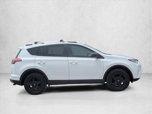 Used 2016 Toyota RAV4 LE FWD image 4