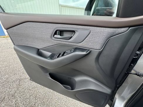 Used 2023 Nissan Rogue S AWD/4WD image 26