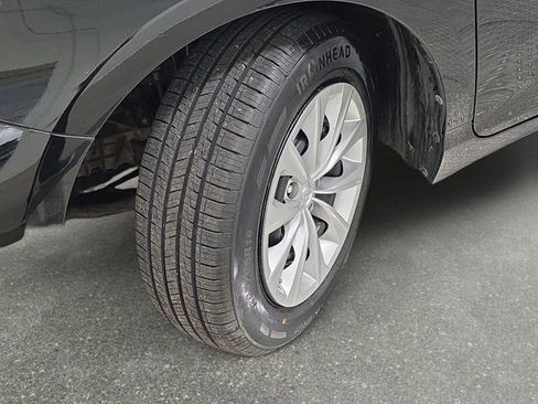 Used 2016 Toyota Camry LE image 29