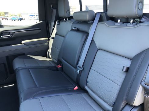 Used 2022 Chevrolet Silverado 1500 ZR2 image 11