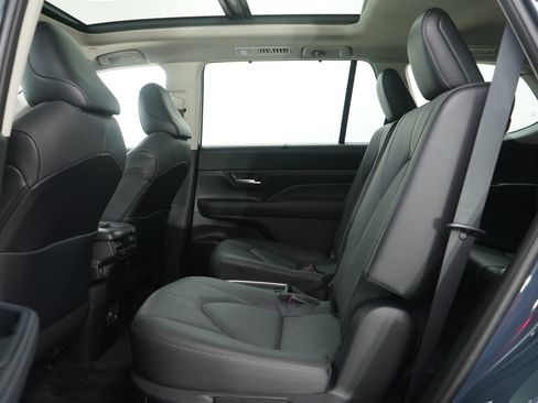 Used 2024 Toyota Grand Highlander Platinum image 20