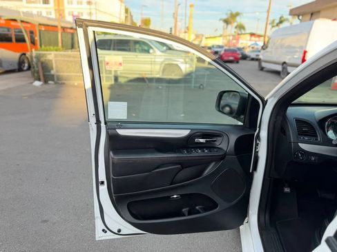 Used 2017 Dodge Grand Caravan GT image 21