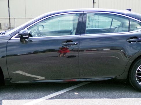 Used 2017 Lexus ES 350 w/ Luxury Package FWD image 2