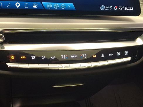 Used 2025 Cadillac Lyriq Luxury AWD/4WD image 17