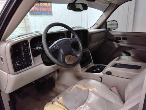 Used 2004 Chevrolet Suburban Z71 w/ Preferred Equipment Group AWD/4WD image 11