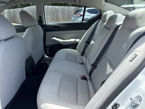 Used 2024 Nissan Altima 2.5 SV FWD image 10