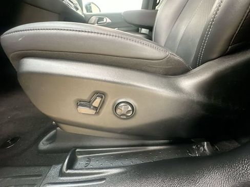 Used 2025 Chrysler Pacifica Select FWD image 15