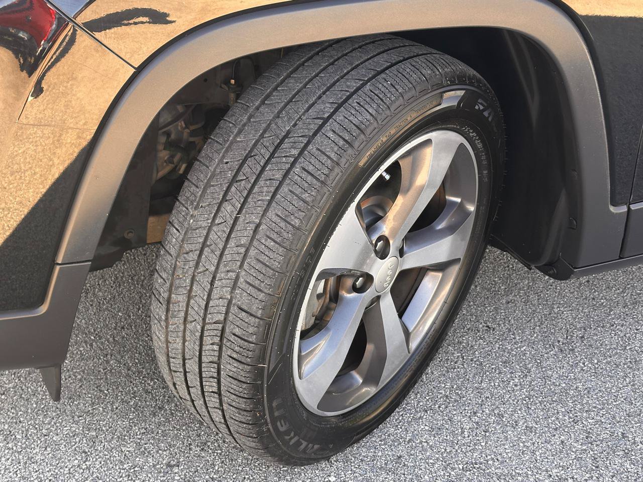 Used 2019 Jeep Cherokee Limited FWD image 42
