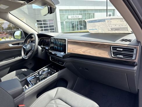 New 2026 Volkswagen Atlas SE FWD image 23
