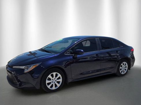 Used 2023 Toyota Corolla LE FWD image 2