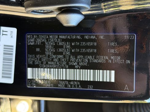 Used 2024 Toyota Highlander LE image 35