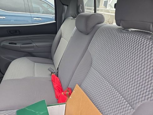 Used 2014 Toyota Tacoma PreRunner w/ SR5 Package image 16