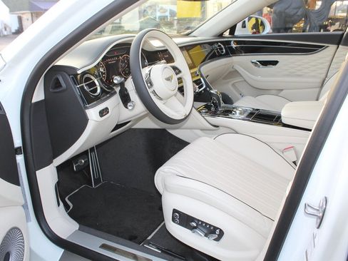 Used 2021 Bentley Flying Spur W12 image 27