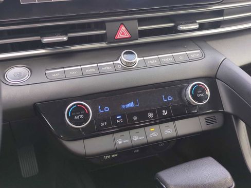Used 2024 Hyundai Elantra SEL FWD image 18