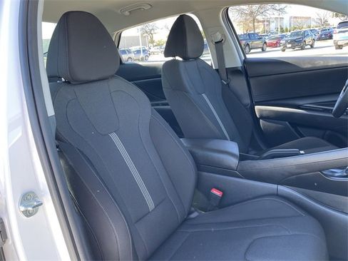 Used 2024 Hyundai Elantra SE image 24