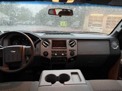 Used 2016 Ford F250 XLT w/ Snow Plow Prep Package AWD/4WD image 9