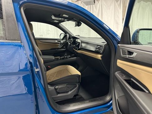 Used 2025 Volkswagen Atlas Cross Sport SE image 56